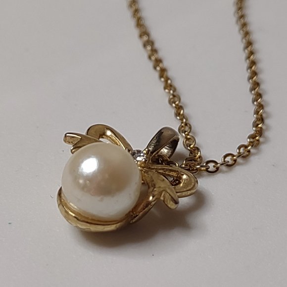 Gold Tone Bow And Faux Pearl Pendant Necklace 18 Inches Long - Picture 7 of 12